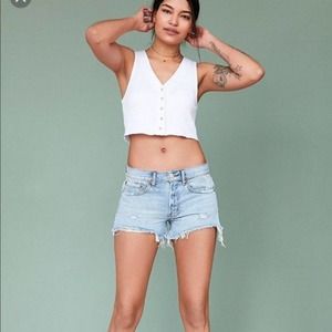 urban outfitters // bdg essential mid rise denim light wash short